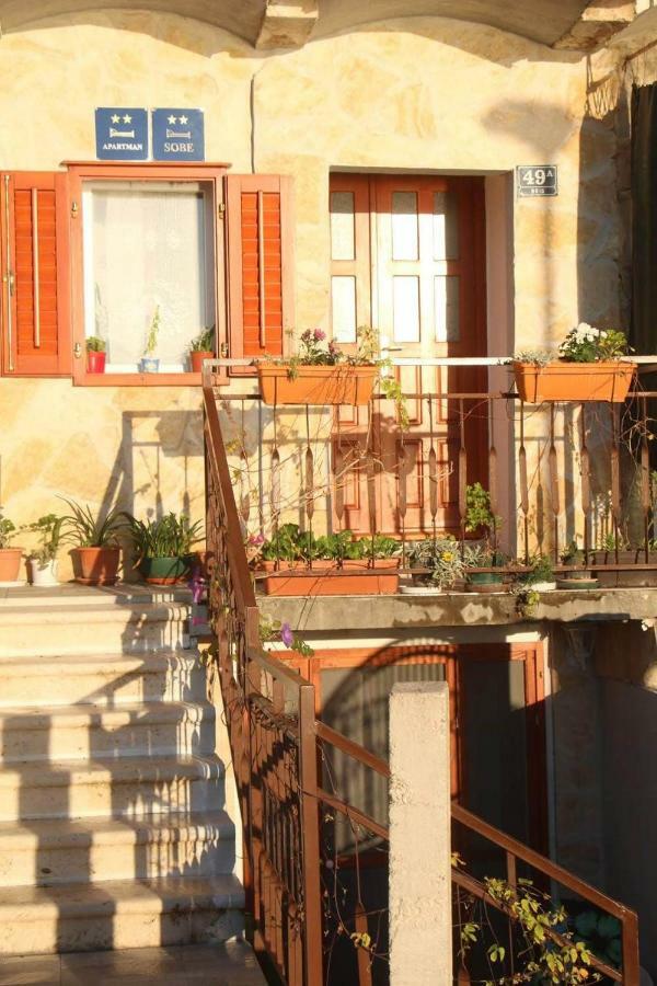 Apartment And Rooms Lucica コミジャ エクステリア 写真